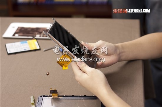 第一步當(dāng)然是要先瞟一眼了，因?yàn)榻酉聛?lái)拆成啥樣，還不知道呢。
