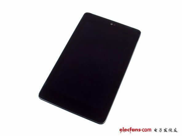 谷歌Nexus 7內部主要硬件組成：8 or 16 GB 硬盤；1 GB RAM；四核Tegra 3處理器