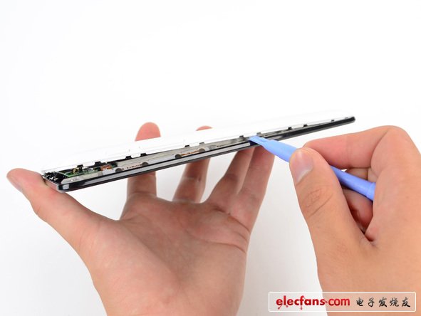 差距僅僅1mm！ iPad 9.4 mm ，而谷歌Nexus 7為10.4 mm 