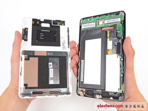 終于拆開谷歌Nexus 7的外殼，可以看到：GPS ANT V2.0 2012/04/20；NFC ANT V2.0 2012/05/09；WIFI ANT V3.0 2012/05/25。可以猜測，這些天線是由某廠商產(chǎn)于4或5月份