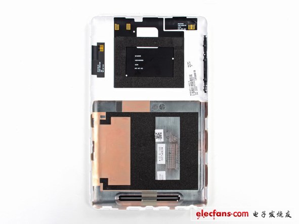終于拆開谷歌Nexus 7的外殼，可以看到：GPS ANT V2.0 2012/04/20；NFC ANT V2.0 2012/05/09；WIFI ANT V3.0 2012/05/25。可以猜測，這些天線是由某廠商產(chǎn)于4或5月份