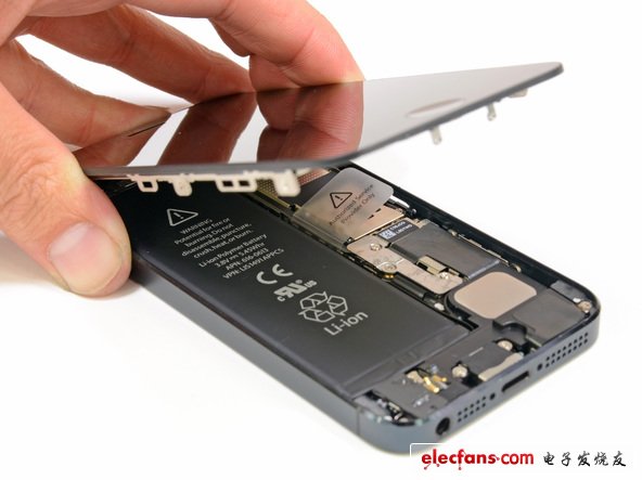 掀開iphone5前后蓋，其內(nèi)部即將揭露