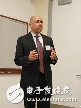 Altera電源事業(yè)行銷總監(jiān)Mark Davidson指出，Altera最新電源優(yōu)化參考設(shè)計(jì)，讓客戶僅需簡易三步驟即可完成產(chǎn)品設(shè)計(jì)。