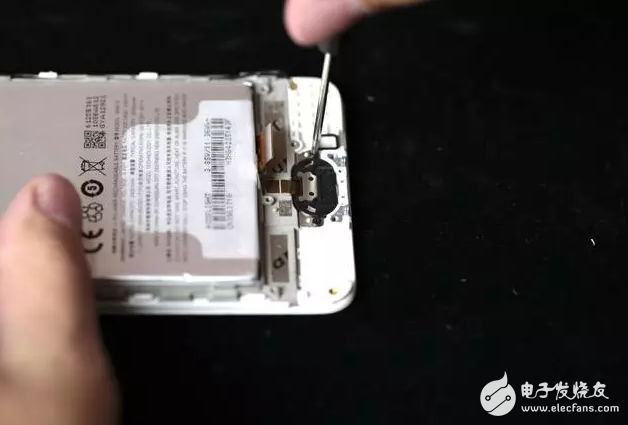 魅藍5s拆解：支持18W快充的小機身，竟然塞了這么大的東西！