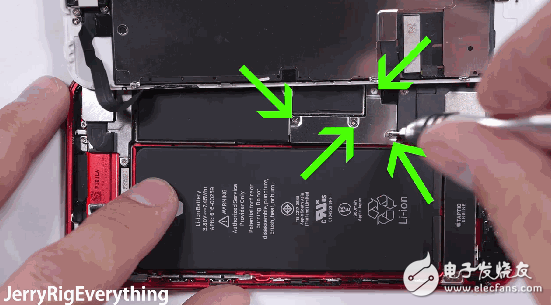 不喜歡紅色特別版iPhone 7的白色面板？教你100元打造黑紅版！