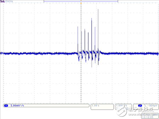 隨意移動PCB會使得電壓變化的原因是什么？
