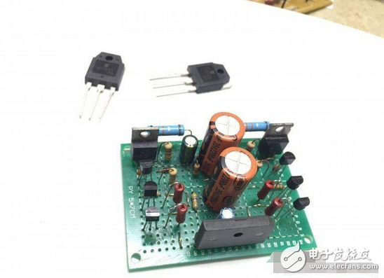 　　最近閑著沒事，本著功放發燒友的動力制作一臺迷你功放。雖說迷你，但其實并不小巧，5口交換機也不大，再加上交換機也是壞的就干脆利用上了！功放還是采用了雙差分電路。本人從事電子行業的這些年發現，很多家庭影院或者大型娛樂會所用的功放幾乎都是這種電路，也許是因為這種電路工作穩定。放大失真低的原因。。。我從網上找到的電路，記得之前我也用這個圖紙做過，后來怎么解決的忘了！