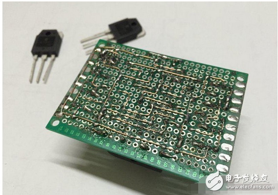 　　最近閑著沒事，本著功放發燒友的動力制作一臺迷你功放。雖說迷你，但其實并不小巧，5口交換機也不大，再加上交換機也是壞的就干脆利用上了！功放還是采用了雙差分電路。本人從事電子行業的這些年發現，很多家庭影院或者大型娛樂會所用的功放幾乎都是這種電路，也許是因為這種電路工作穩定。放大失真低的原因。。。我從網上找到的電路，記得之前我也用這個圖紙做過，后來怎么解決的忘了！