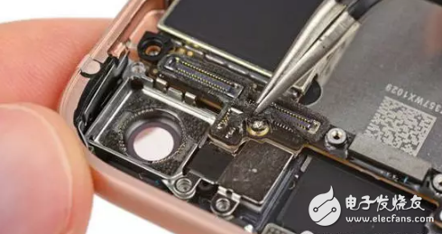 iphone8不止是感覺像iphone7,拆了機(jī)和蘋果7也是差不了多少,不怕果粉心寒嗎?
