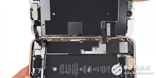 iphone8不止是感覺像iphone7,拆了機(jī)和蘋果7也是差不了多少,不怕果粉心寒嗎?