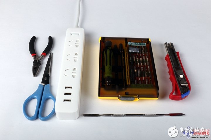 把插線板做成藝術品？小米插線板暴力拆解