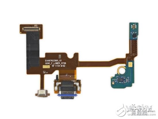 位于手機背部的指紋傳感器設計簡潔、干凈利落。