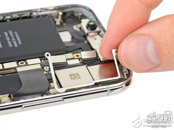 iPhone X最專業深度拆解！驚現神秘芯片