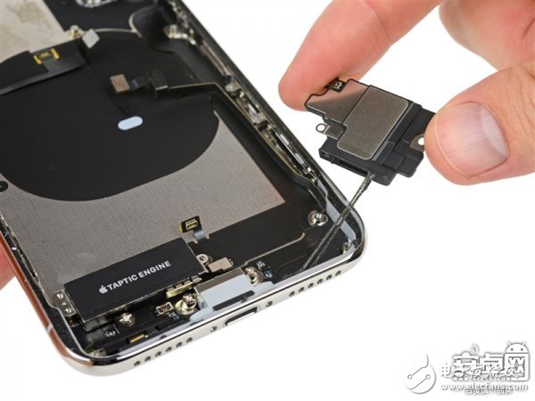 iPhone X最專業深度拆解！驚現神秘芯片