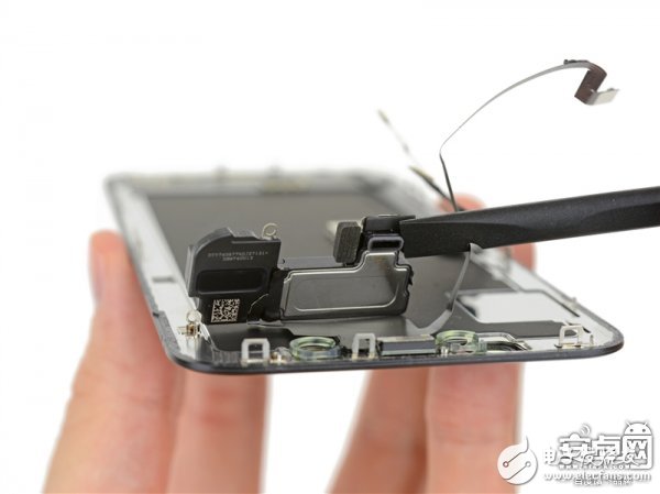 iPhone X最專業深度拆解！驚現神秘芯片