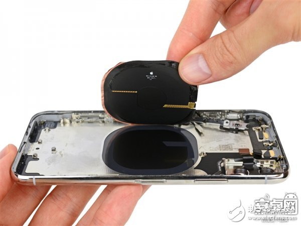 iPhone X最專業深度拆解！驚現神秘芯片