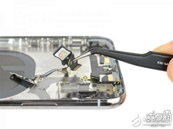 iPhone X最專業深度拆解！驚現神秘芯片