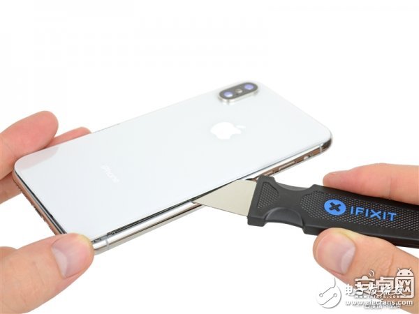 iPhone X最專業深度拆解！驚現神秘芯片
