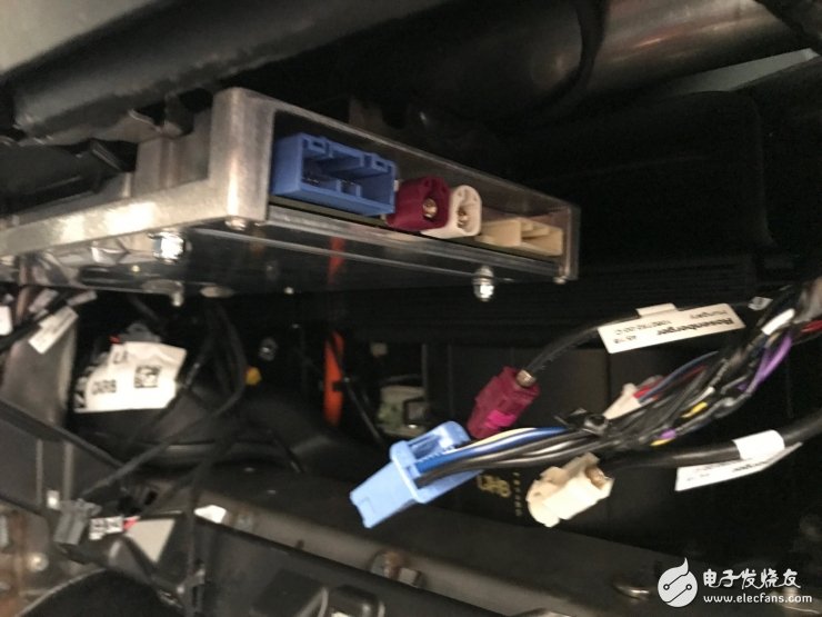 特斯拉Autopilot2.0計(jì)算單元全拆解，英偉達(dá)PX 2到底長(zhǎng)什么樣？