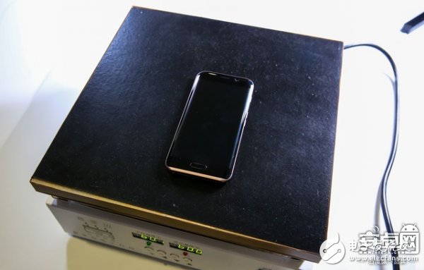 原創 8曲面智慧手機榮耀MAGIC拆機：傳感器眾多，做工細致！